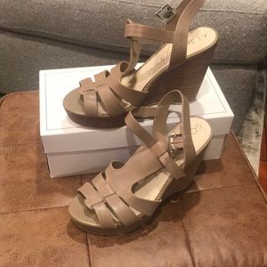 NWT Sole Society Gray/Taupe Wedges Size 7.5